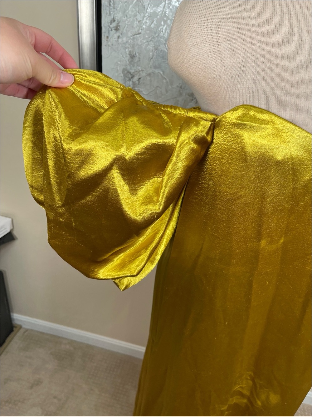 CAROLINE CONSTAS Palmer Off the Shoulder Satin Yellow Gold Maxi Dress Size S - Picture 5 of 10